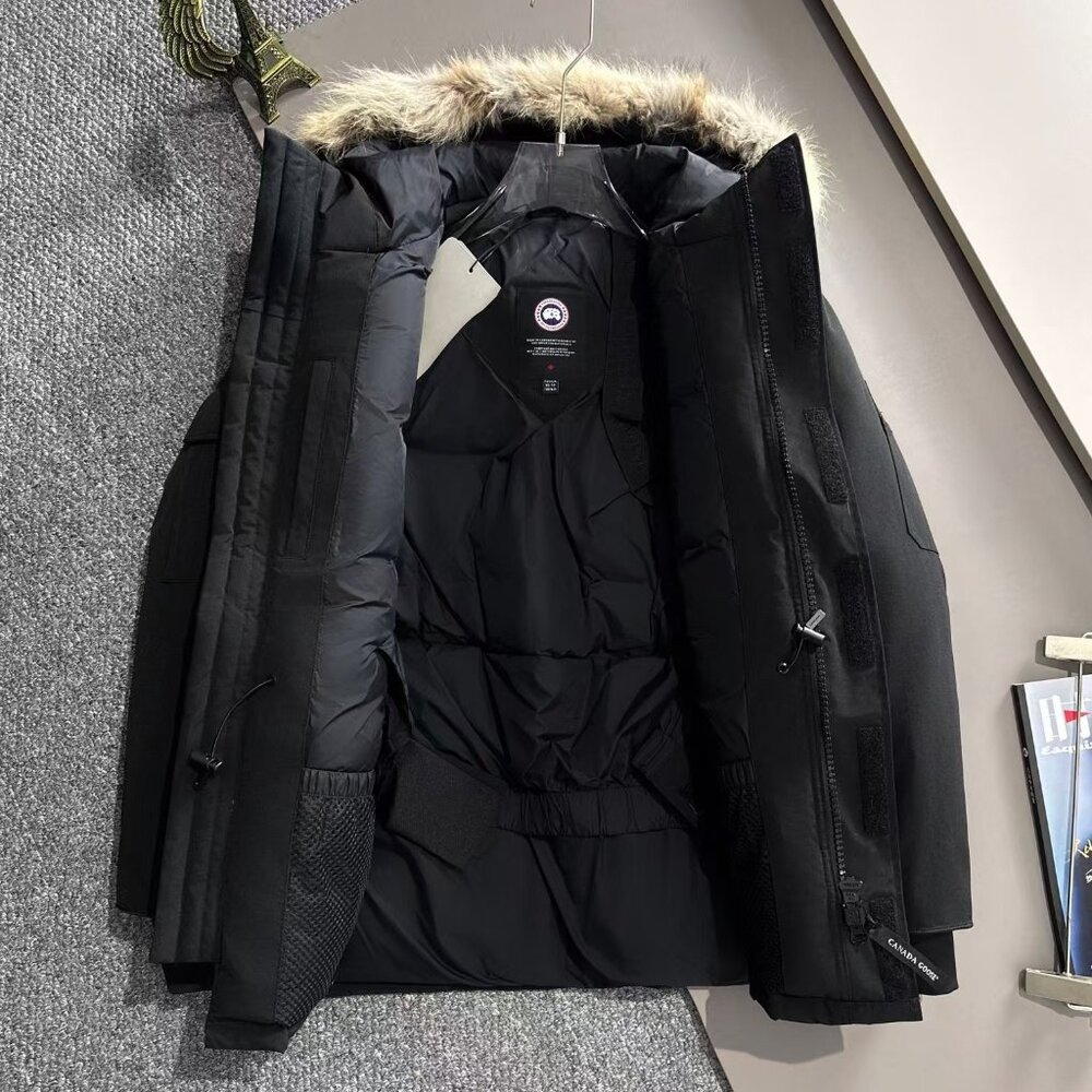 Canada Goose Men's Coat,Very comfortable to wear - Picture 3 of 8